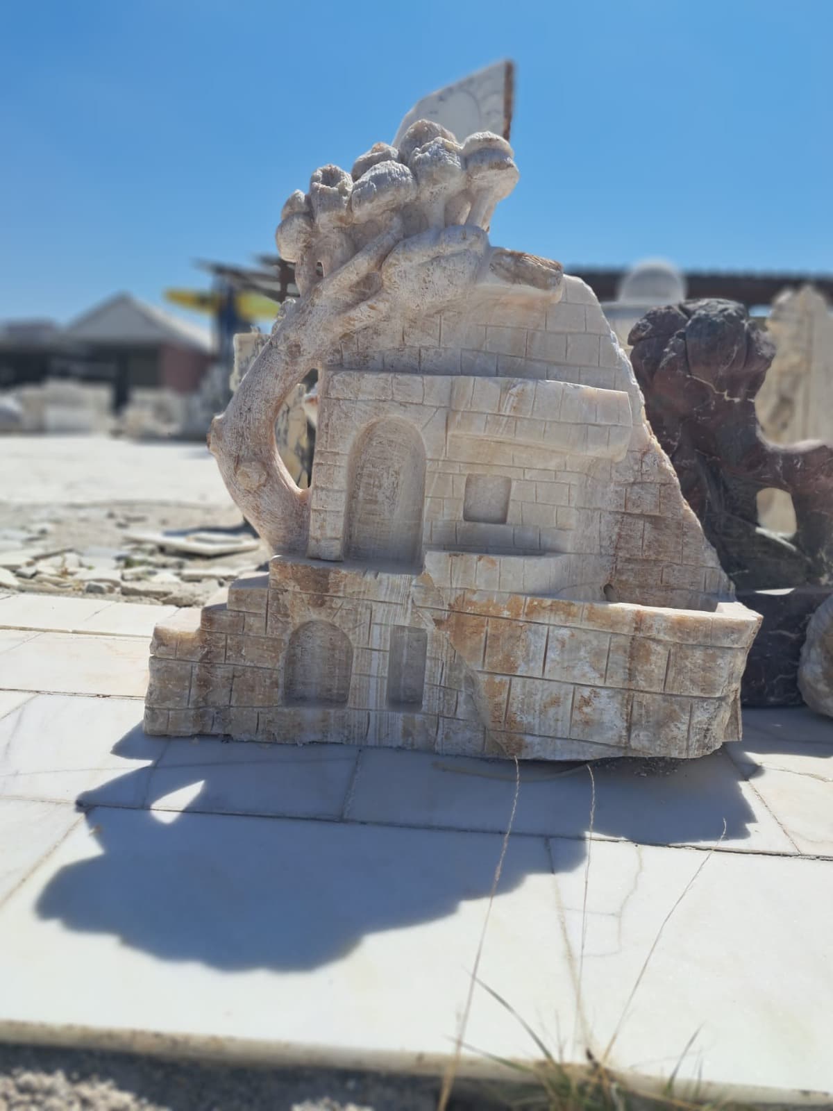 Travertin-Skulptur