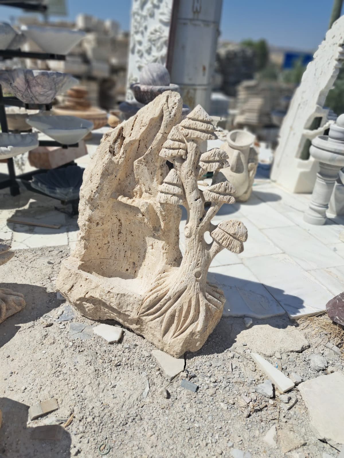 Skulptur aus Travertin